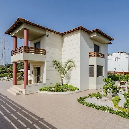 Lucia's Secret Garden Tatil Evi