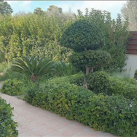 בית נופש Lucia's Secret Garden *