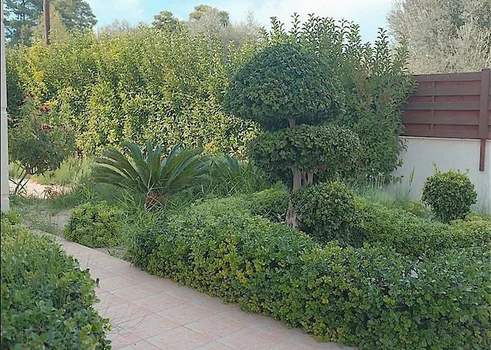 בית נופש Lucia's Secret Garden *